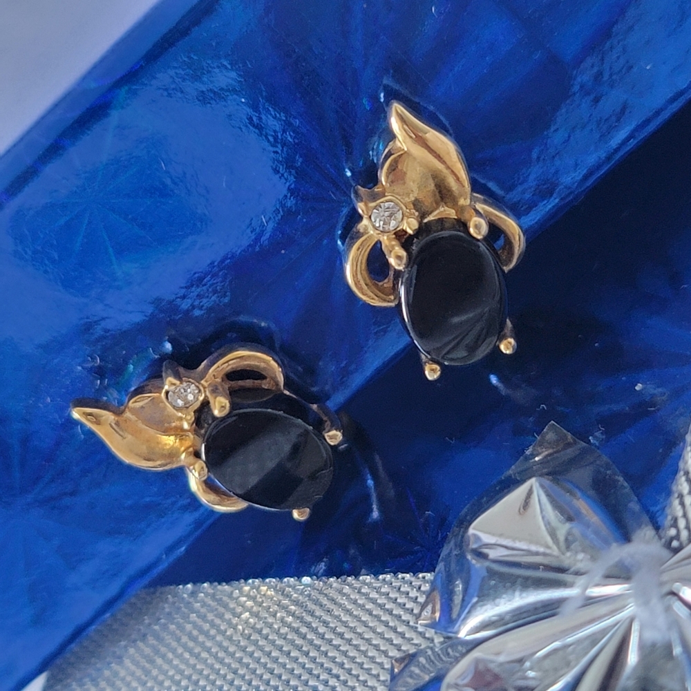 Vintage!! Gold and Black Leaf Earring